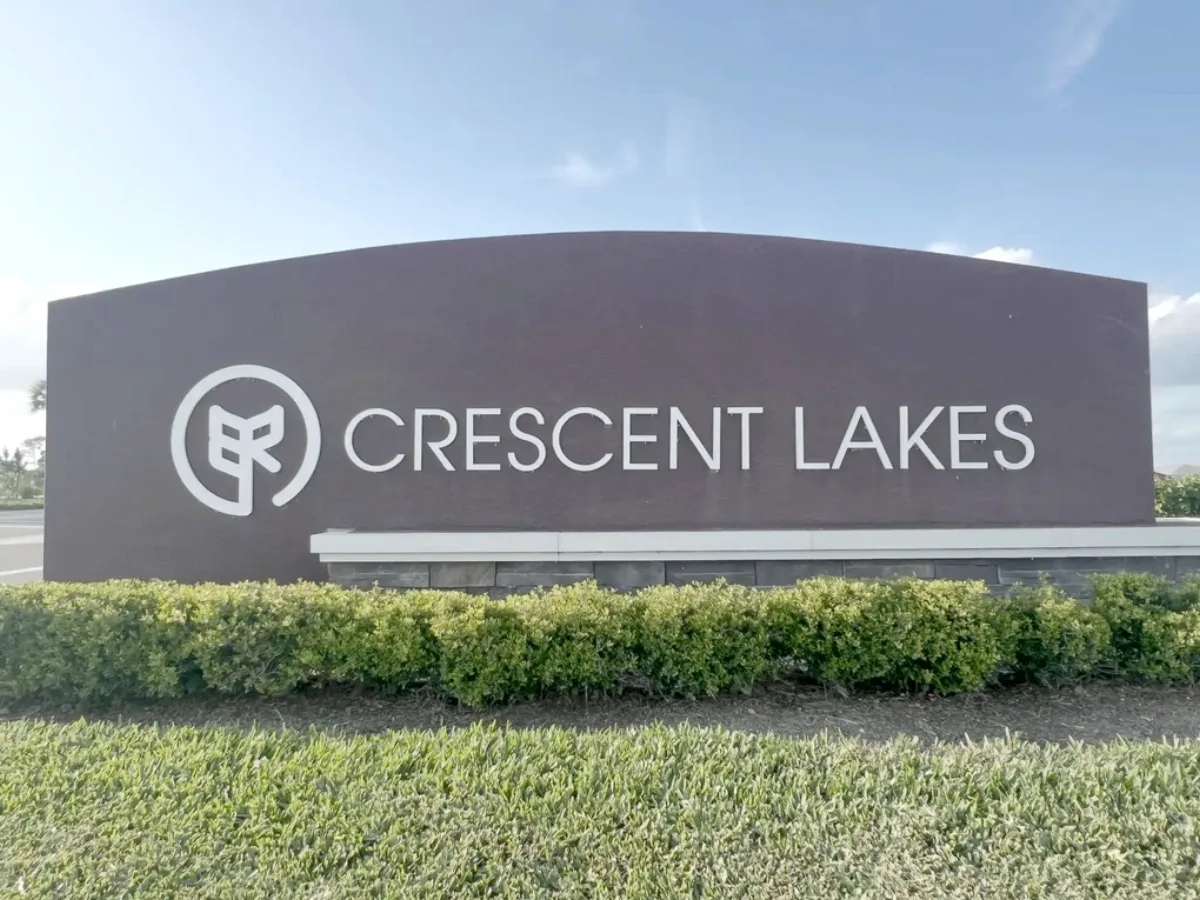 crescent lakes monument sign at Babcock Ranch®